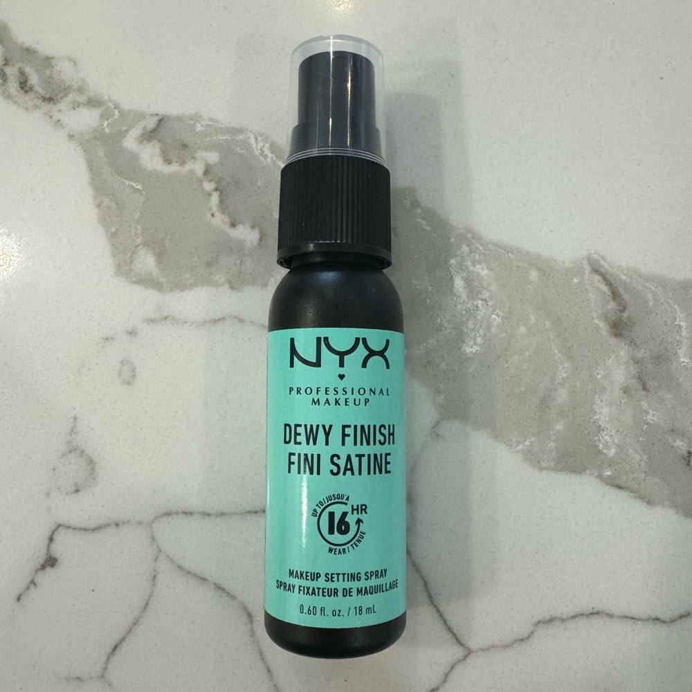 🌸5/$25🌸 NYX dewy finish makeup setting spray